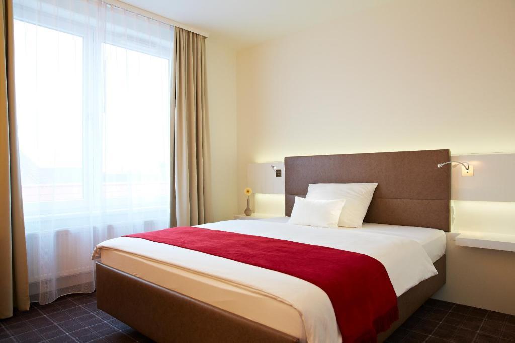 Landhotel Sonne Neuendettelsau Room photo