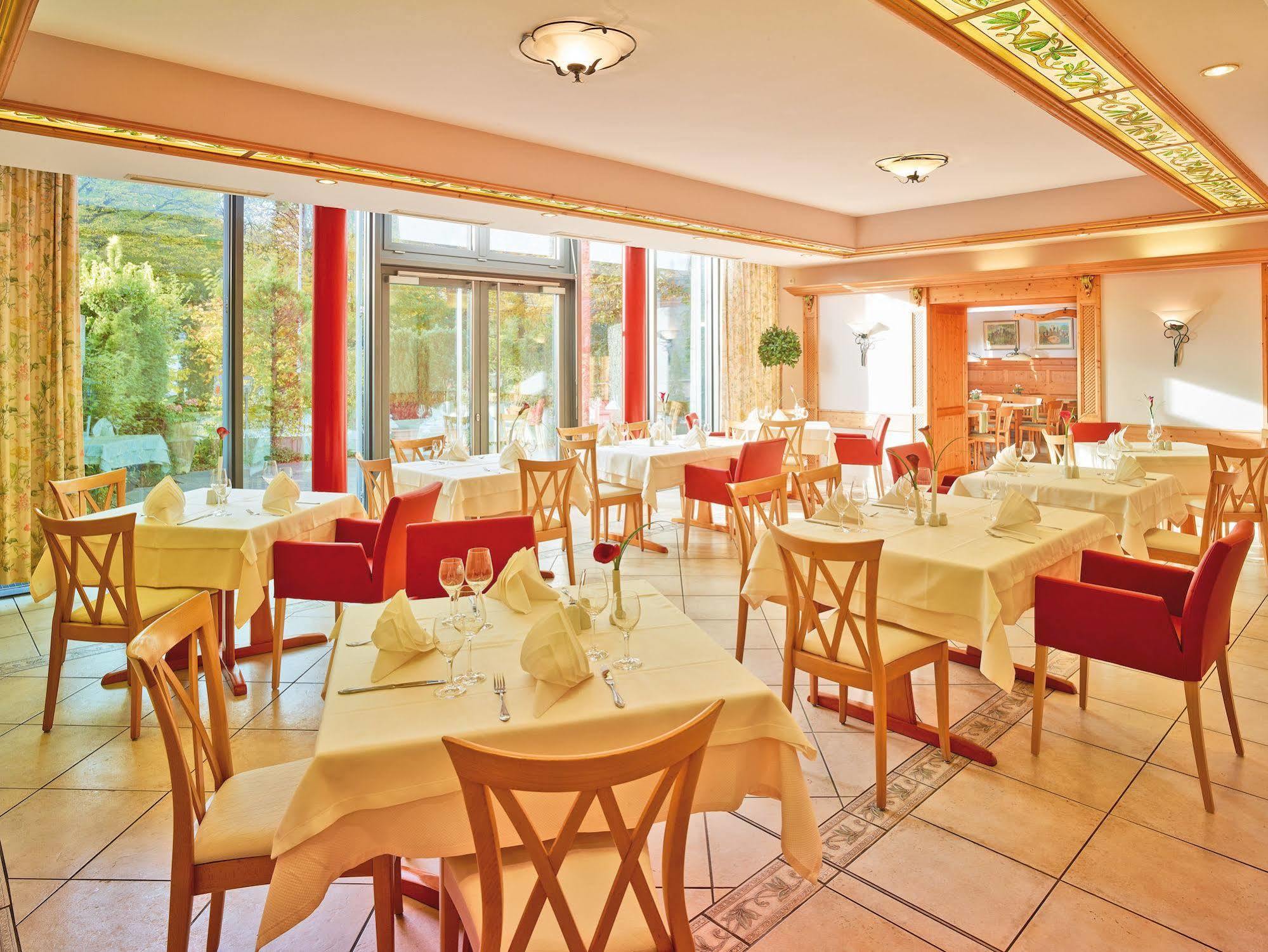 Landhotel Sonne Neuendettelsau Exterior photo